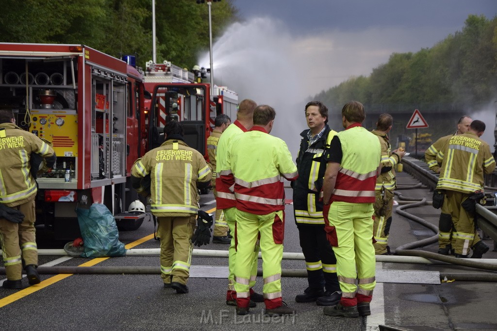 VU Gefahrgut LKW umgestuerzt A 4 Rich Koeln Hoehe AS Gummersbach P126.JPG - Miklos Laubert